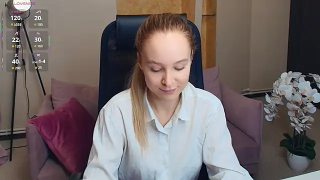 Snapshot of SoonMoor chatting on December 3, 2025, 7:34 pm SoonMoor online show from December 3, 2025, 7:34 pm