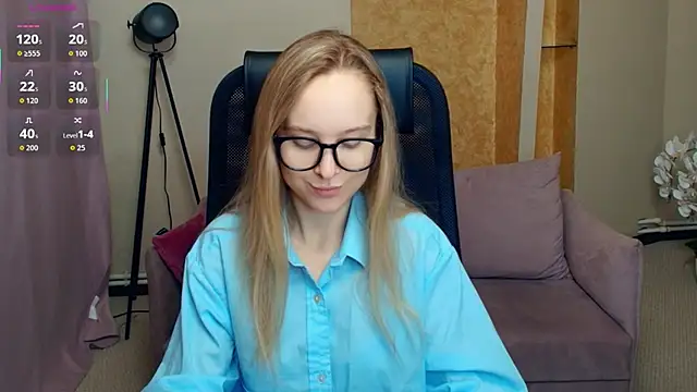 Snapshot of SoonMoor chatting on December 14, 2025, 6:56 pm SoonMoor online show from December 14, 2025, 6:56 pm