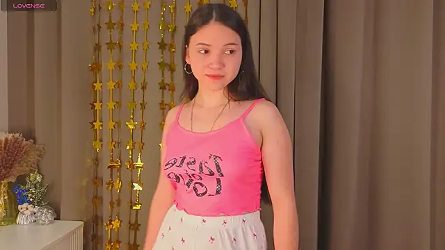 MargaretteRamp online show from December 15, 2025, 11:14 am