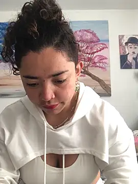 Snapshot of Paris_11 chatting on November 18, 2025, 2:10 pm Paris 11 online show from November 18, 2025, 2:10 pm