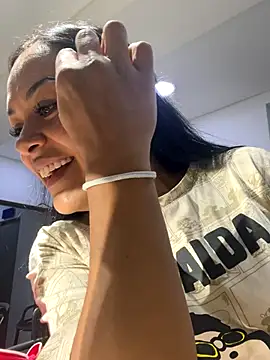 TiffanyyLam online show from November 1, 2025, 11:23 am