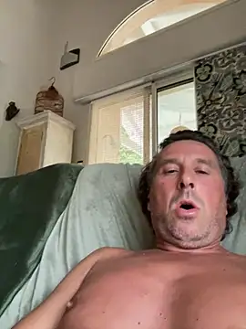 Snapshot of thelutty chatting on July 26, 2026, 6:04 pm thelutty online show from July 26, 2026, 6:04 pm