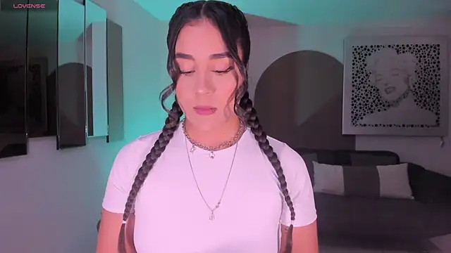 SussyBellX online show from November 4, 2025, 7:35 pm