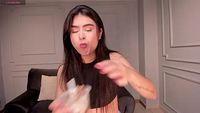 LucyWeiss  online show from October 6, 2025, 7:55 pm