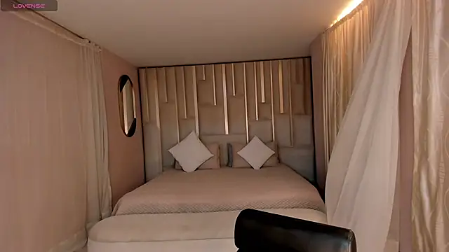 LucyWeiss  online show from October 7, 2025, 7:22 pm