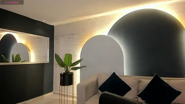 LucyWeiss  online show from October 12, 2025, 6:40 pm