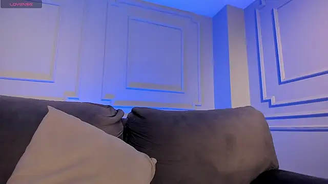 LucyWeiss  online show from October 15, 2025, 7:47 pm