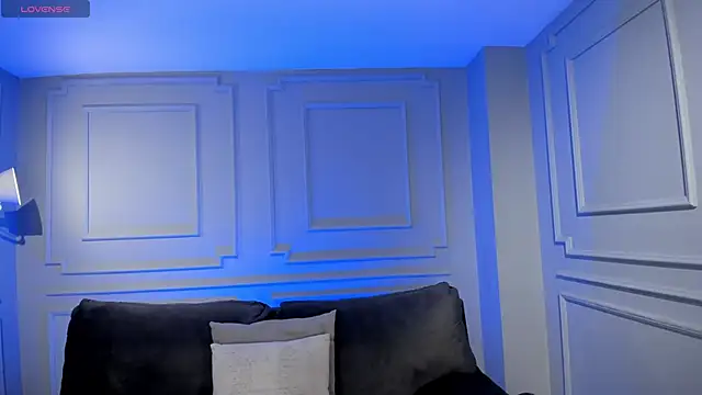 LucyWeiss  online show from October 19, 2025, 6:30 pm