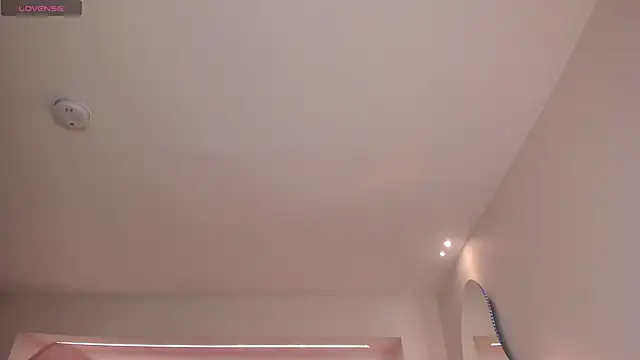 LucyWeiss  online show from November 29, 2025, 9:29 pm