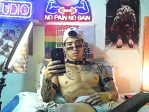 Snapshot of Strongcockfitness chatting on September 15, 2025, 11:16 pm Strongcockfitness online show from September 15, 2025, 11:16 pm