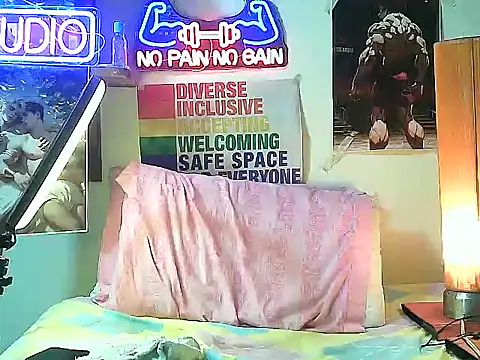 Snapshot of Strongcockfitness chatting on September 22, 2025, 11:18 pm Strongcockfitness online show from September 22, 2025, 11:18 pm