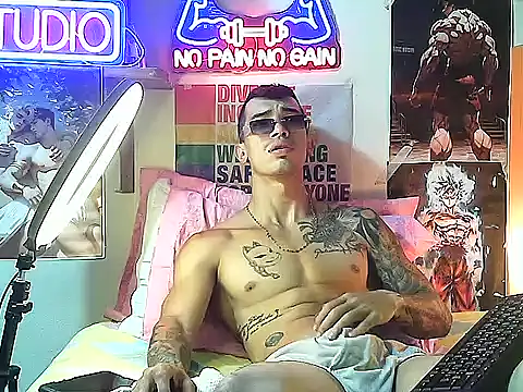 Snapshot of Strongcockfitness chatting on September 24, 2025, 11:30 pm Strongcockfitness online show from September 24, 2025, 11:30 pm