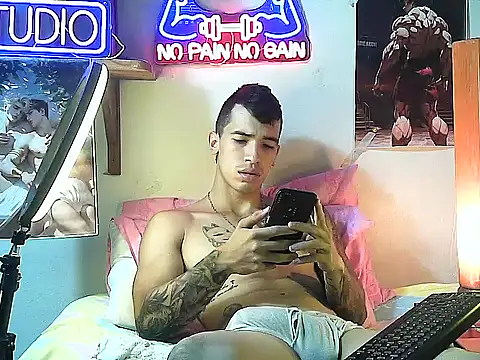 Snapshot of Strongcockfitness chatting on September 28, 2025, 12:05 am Strongcockfitness online show from September 28, 2025, 12:05 am