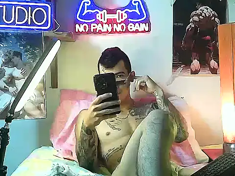 Snapshot of Strongcockfitness chatting on October 1, 2025, 6:03 pm Strongcockfitness online show from October 1, 2025, 6:03 pm