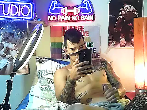 Snapshot of Strongcockfitness chatting on October 2, 2025, 5:31 pm Strongcockfitness online show from October 2, 2025, 5:31 pm