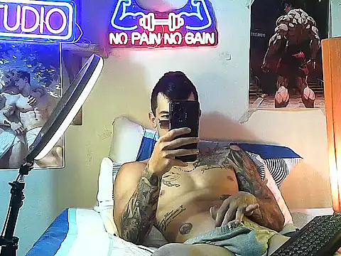 Snapshot of Strongcockfitness chatting on October 4, 2025, 1:03 am Strongcockfitness online show from October 4, 2025, 1:03 am