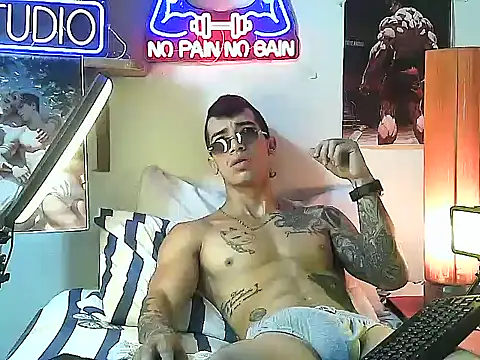 Snapshot of Strongcockfitness chatting on October 10, 2025, 4:17 pm Strongcockfitness online show from October 10, 2025, 4:17 pm