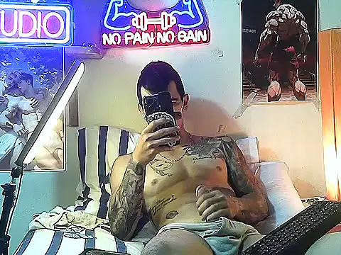 Snapshot of Strongcockfitness chatting on October 17, 2025, 6:54 pm Strongcockfitness online show from October 17, 2025, 6:54 pm