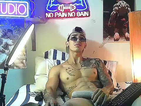 Snapshot of Strongcockfitness chatting on October 19, 2025, 3:01 pm Strongcockfitness online show from October 19, 2025, 3:01 pm