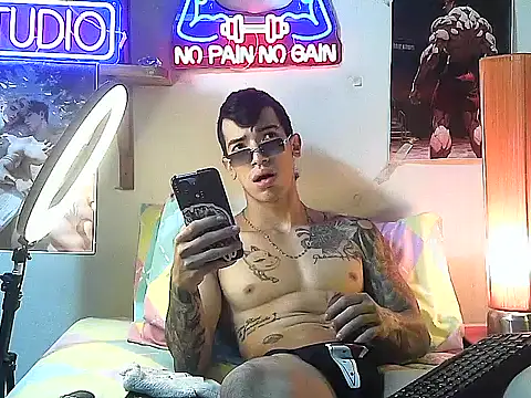 Snapshot of Strongcockfitness chatting on October 20, 2025, 2:28 pm Strongcockfitness online show from October 20, 2025, 2:28 pm