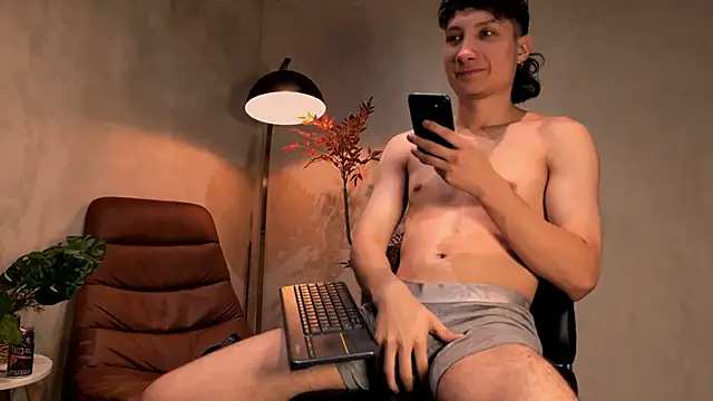 Snapshot of enzo_steel chatting on November 21, 2025, 2:54 am enzo steel online show from November 21, 2025, 2:54 am