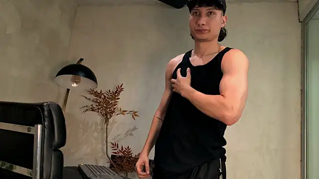 Snapshot of enzo_steel chatting on November 29, 2025, 7:11 am enzo steel online show from November 29, 2025, 7:11 am