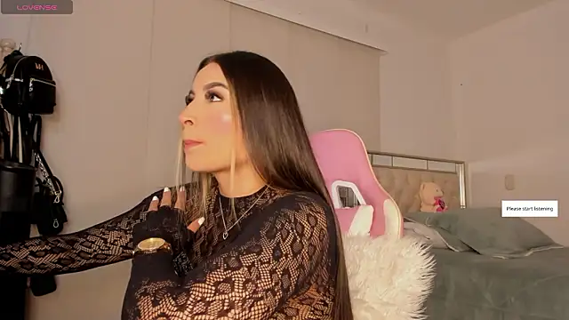 Lauuuuuuuu  online show from February 7, 2026, 3:32 am