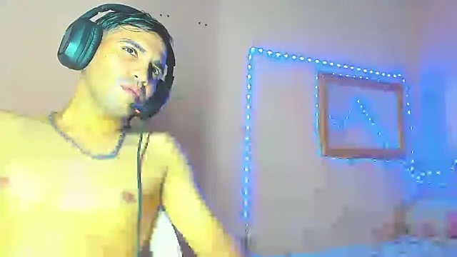 Snapshot of mister_stri chatting on April 10, 2026, 7:40 pm mister stri online show from April 10, 2026, 7:40 pm