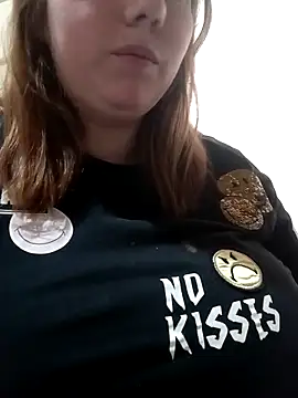 bellita13 online show from October 22, 2025, 4:40 pm