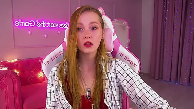 Snapshot of AgataFoxley chatting on December 1, 2025, 7:02 am AgataFoxley online show from December 1, 2025, 7:02 am