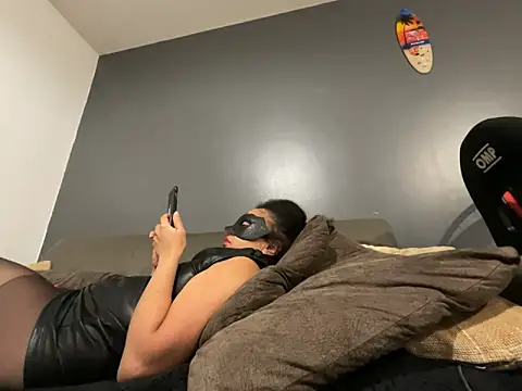 Snapshot of MILF_Stephanie chatting on November 22, 2025, 1:37 am MILF Stephanie online show from November 22, 2025, 1:37 am