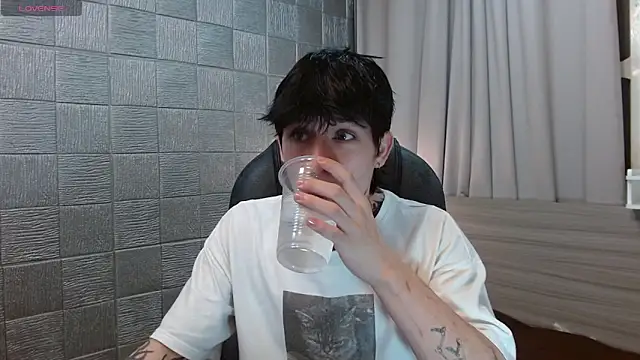 Iantwink18 online show from January 6, 2026, 8:23 pm