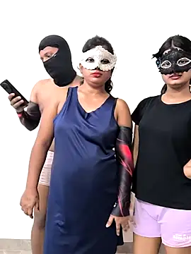Family02 online show from April 27, 2026, 10:35 am