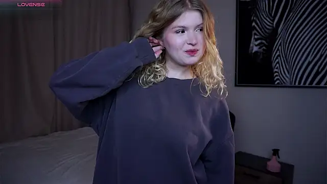 ShontaWasilko online show from November 9, 2025, 5:33 pm