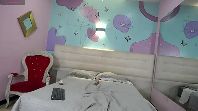 caroliine fox   online show from September 21, 2025, 3:41 am