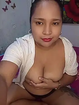 Snapshot of Angelly_ricura chatting on April 18, 2026, 5:22 am Angelly ricura online show from April 18, 2026, 5:22 am