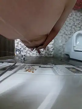 winter0cold  online show from October 7, 2025, 11:29 am