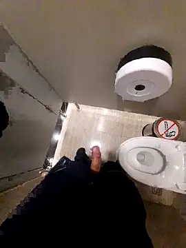 winter0cold  online show from October 13, 2025, 9:31 am