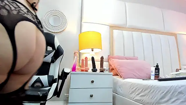 Sweet Lucianaa online show from December 13, 2025, 7:53 pm