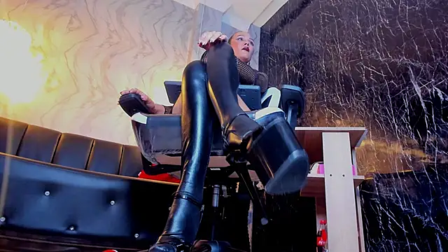 Nicollemillf online show from September 25, 2025, 10:13 pm