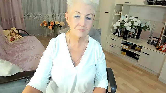 HotandMature online show from December 18, 2025, 2:12 pm