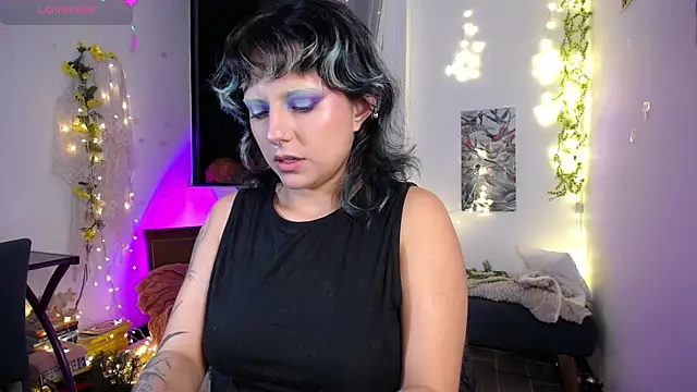 Snapshot of AlmaNanax chatting on May 6, 2026, 8:08 am AlmaNanax online show from May 6, 2026, 8:08 am