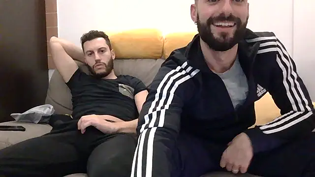 Amicisegreti online show from November 28, 2025, 9:50 pm