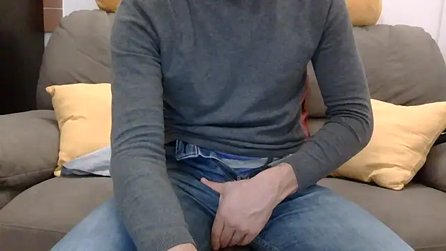 Amicisegreti online show from November 30, 2025, 9:08 pm