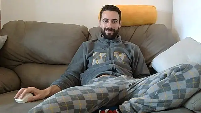 Amicisegreti online show from March 5, 2026, 9:49 am