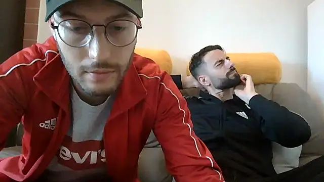 Amicisegreti online show from March 18, 2026, 11:13 am