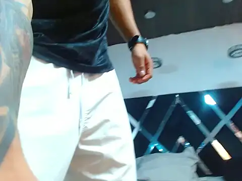 Snapshot of adrian_ray chatting on September 30, 2025, 6:02 pm adrian ray online show from September 30, 2025, 6:02 pm