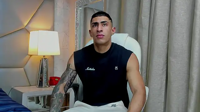 Snapshot of adrian_ray chatting on November 10, 2025, 6:29 pm adrian ray online show from November 10, 2025, 6:29 pm