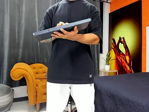 Snapshot of adrian_ray chatting on November 17, 2025, 5:52 pm adrian ray online show from November 17, 2025, 5:52 pm