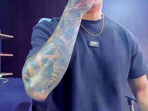 Snapshot of adrian_ray chatting on December 3, 2025, 6:17 pm adrian ray online show from December 3, 2025, 6:17 pm